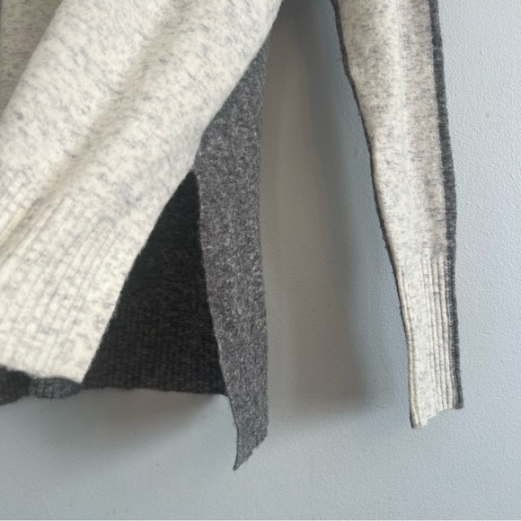 Athleta Turtleneck Sweater Merino Wool Gray White Colorblock Sz S Minimalist - Picture 3 of 11